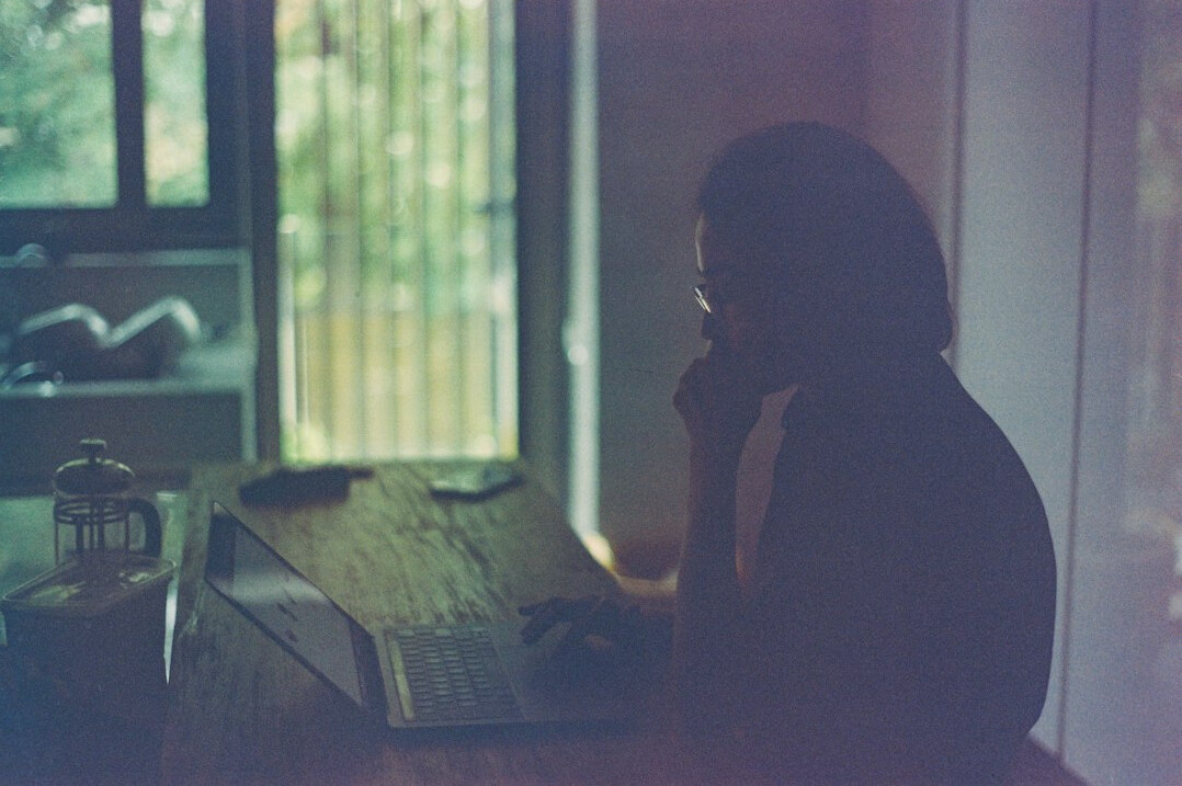 mysterious woman writer